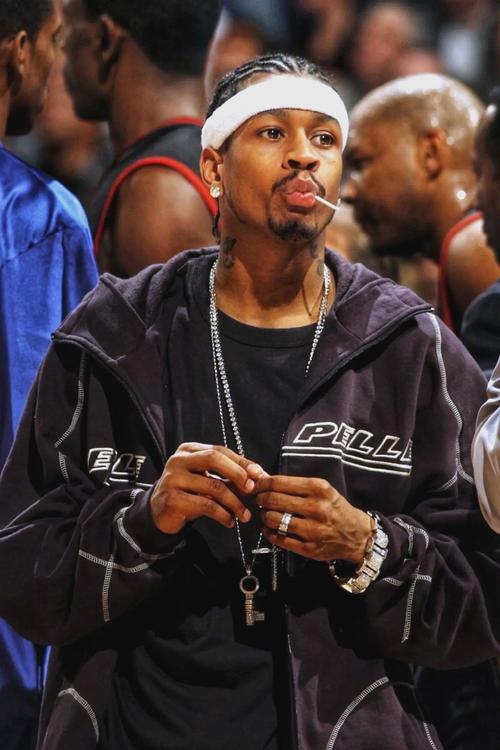 “帅白龙”罗超连克四强，豪取全国自由搏击锦标赛冠军！（帅白龙罗超连斩四强，问鼎全国自由搏击锦标赛！）