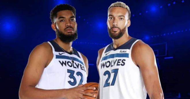 关了还是开了？黑豹vsNAVI图一多名选手出现技术问题陷入暂停（黑豹对阵NAVI首图多名选手遭遇技术故障，比赛紧急暂停）