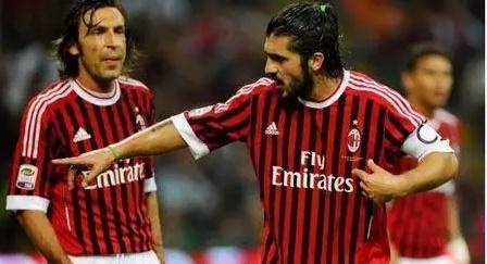 关键球对飙！爱德华兹对抗约基奇上篮追至1分 穆雷三分强势回应（关键时刻火拼：爱德华兹强突约基奇追到只差1分，穆雷三分立刻回敬）