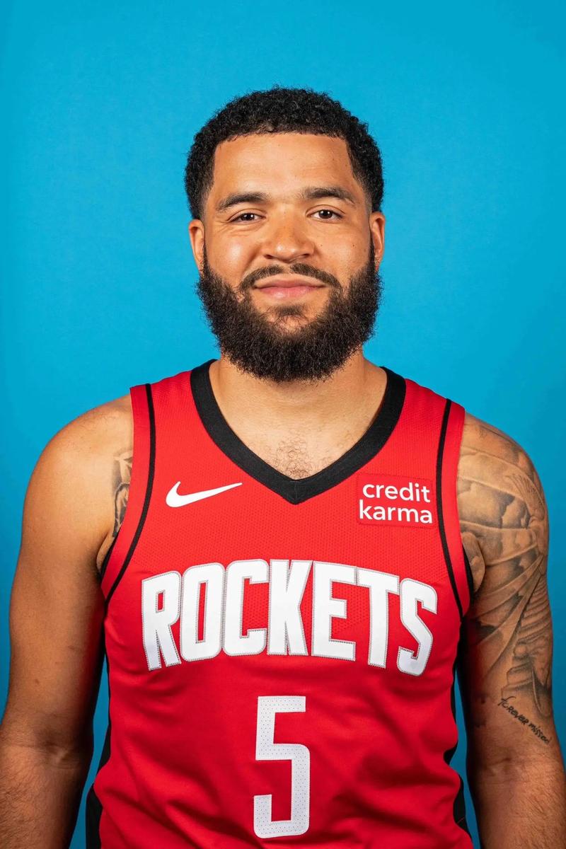 篮球小将如何快速脱颖而出？（篮球新秀怎样迅速崭露头角？）