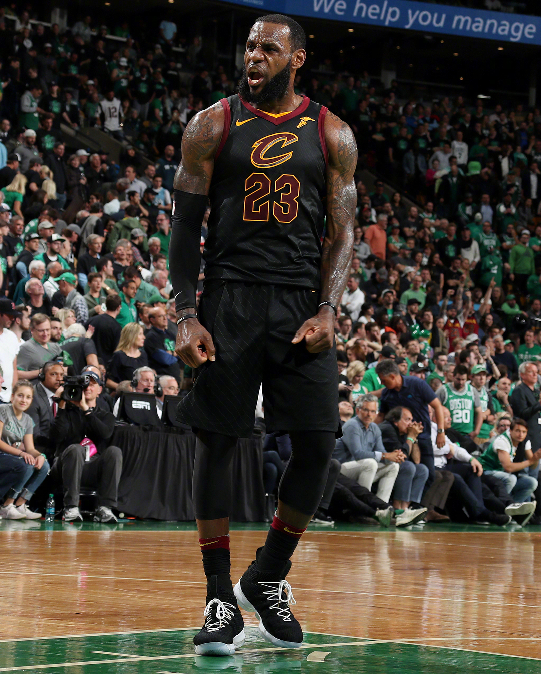 越媒：越南归化30岁原巴西籍中卫古斯塔沃，他将改名为杜飞龙（越南媒体：30岁前巴西籍中卫古斯塔沃入籍越南，更名杜飞龙）