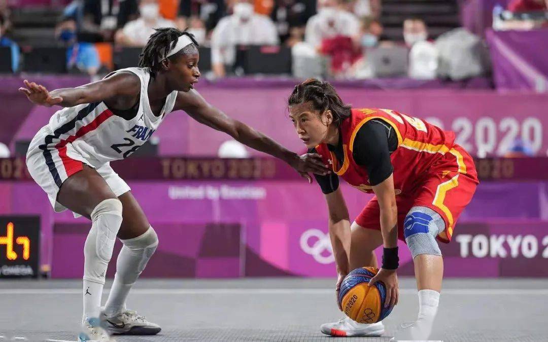 阿夫迪亚空砍37分，马刺115-102击败开拓者，福克斯37分率队稳居西部第五（阿夫迪亚37分难阻败局，马刺115-102拿下开拓者，福克斯轰37分助队稳居西部第五）