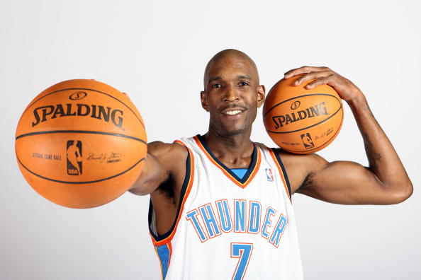 延续火力！瓦塞尔速射三分再度命中 半场不到已射落5记三分（火力全开！瓦塞尔再中速射三分，半场未至已命中5记三分）