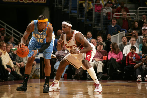 英超冷门多豪门问题多，曼联1比1西汉姆，B费错失良机被质疑（英超爆冷频现豪强陷困境，曼联1-1西汉姆，B费挥霍良机遭质疑）