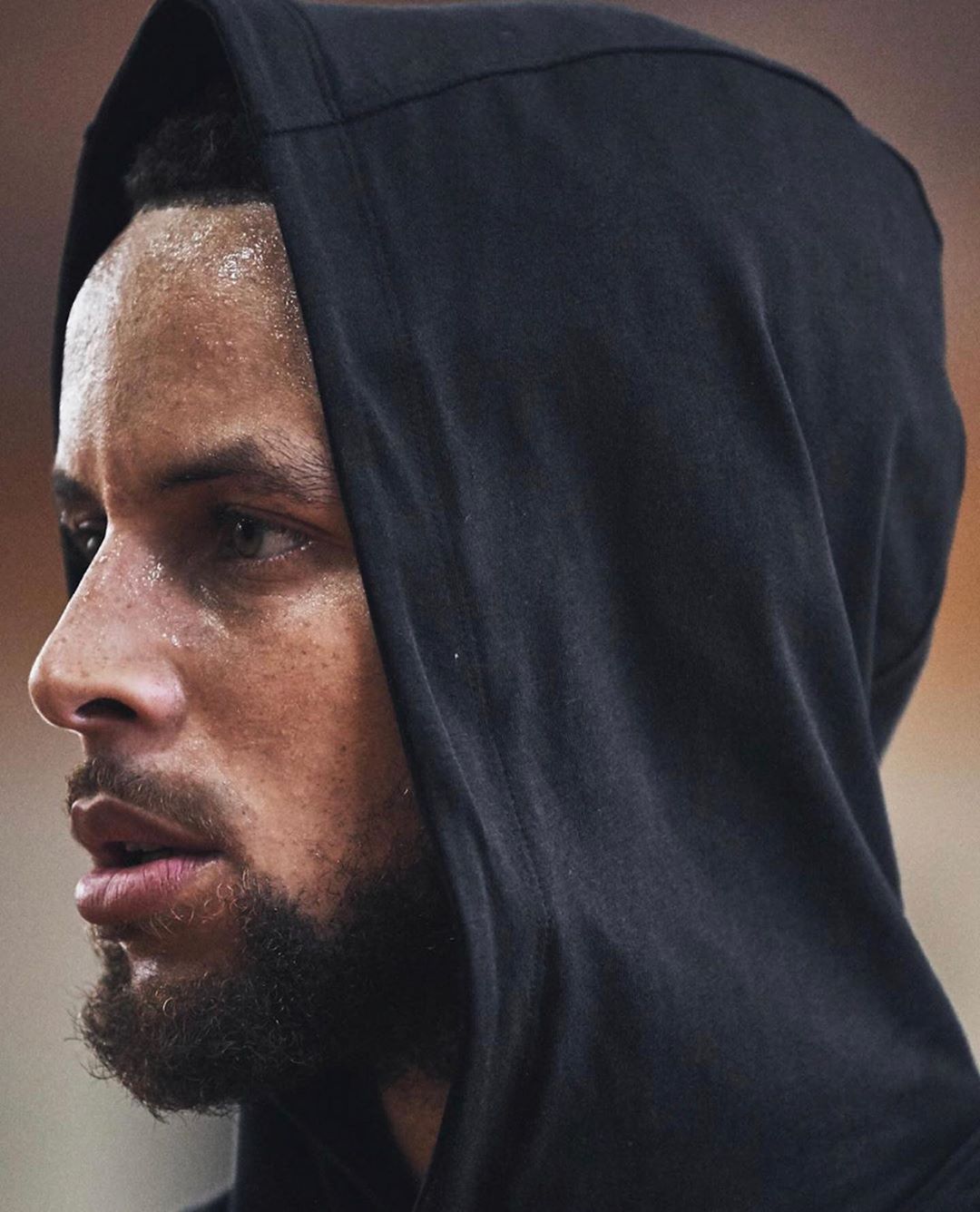 半场战报：萨索洛0-1热那亚，马利诺夫斯基破门（半场快讯：热那亚1-0领先萨索洛，马利诺夫斯基建功）