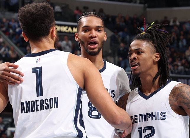 拉奥斯评皇马争议战主裁：金特罗在比赛中缺乏应有的情绪平衡（拉奥斯谈皇马争议战：主裁金特罗情绪管理不到位）