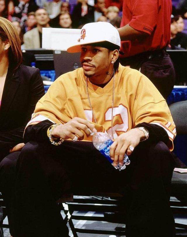 足球国足备战进入冲刺阶段，全队封闭训练（国足冲刺备战打响，球队开启封闭集训）