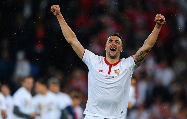 热议成都被罚：想出前5排空场的是人才；应重罚肇事者轻罚俱乐部（成都处罚引热议：“前五排空场”被指离谱，主张重罚肇事者、从轻俱乐部）