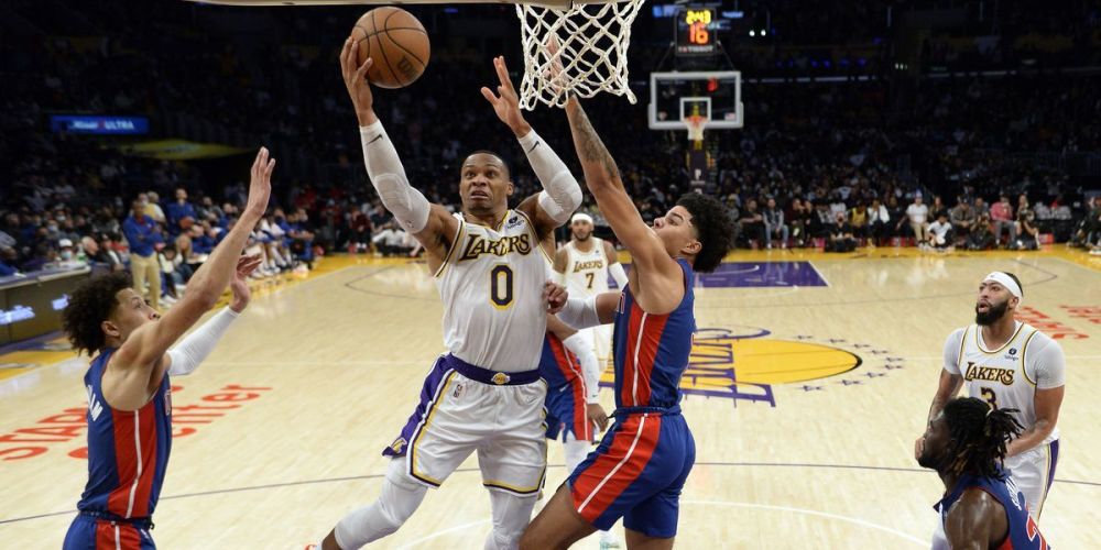 布伦森单场30+次数升至尼克斯队史第三，仅次于尤因和安东尼（布伦森30+场次跃居尼克斯队史第三，仅落后尤因与安东尼）