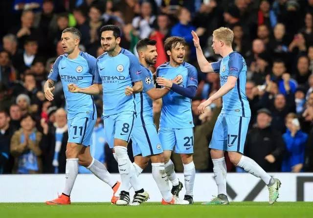 穆斯塔菲：阿森纳是赢球热门；拜仁要小心枪手的定位球（穆斯塔菲：阿森纳更被看好，拜仁需警惕枪手的定位球）