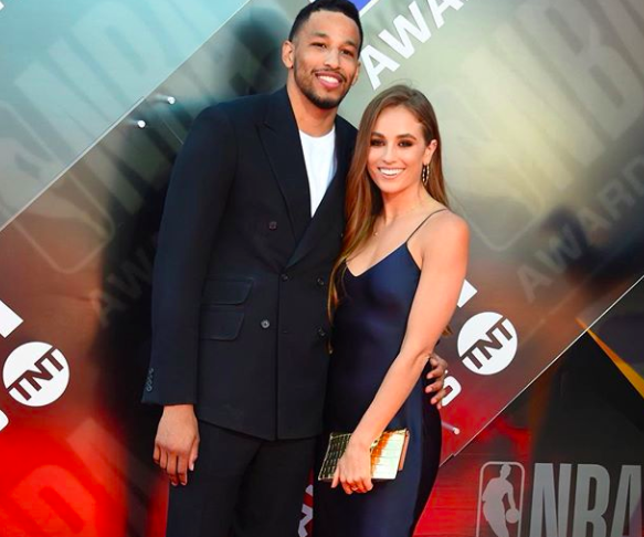 半场伤退！东契奇：对里夫斯表达了鼓励 我之前也受过小腿伤（半场因伤离场，东契奇鼓励里夫斯：我也经历过小腿伤）